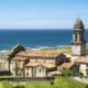 Oia, el pueblo medieval gallego donde un monasterio vigila el Atlántico desde hace siglos